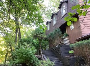 8840 Minne Wanna Rd, Clarkston, MI 48348