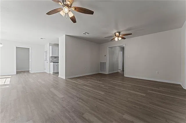 3 bed, 2.0 bath, 2000 sqft, $1,975 — Photo 3