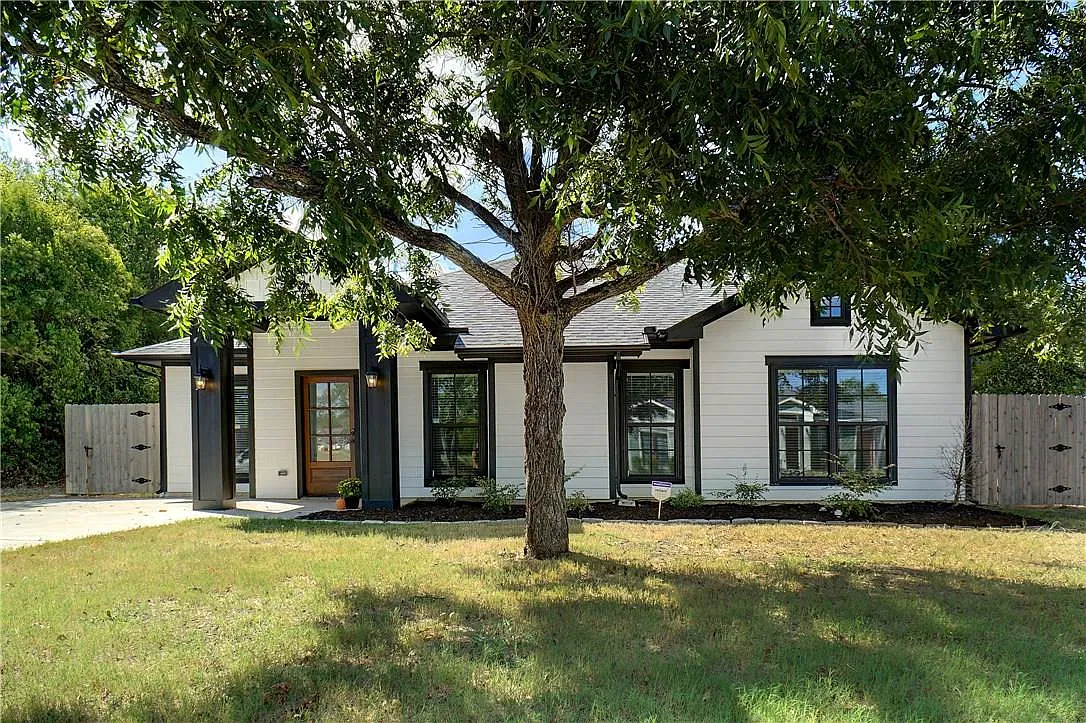 4 bed, 1522 sqft, $2,199 — Photo 1