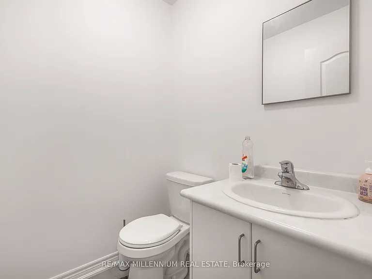 505 Dundas St E — Photo 17