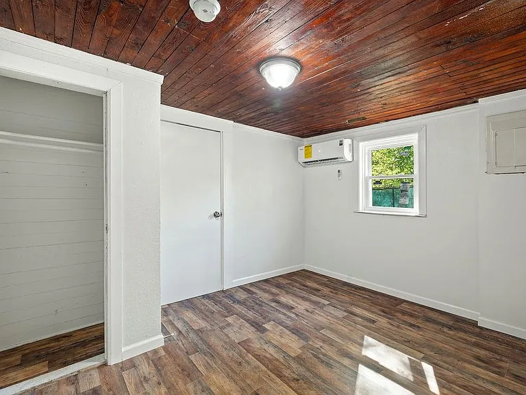 2706 Quincy St — Photo 14