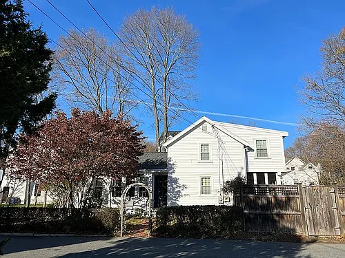 17 Cottage St Photo 1
