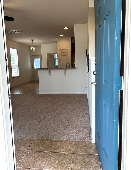1702 Sandhills Dr — Photo 3