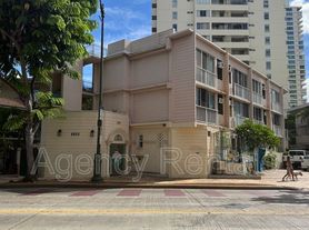 2406 Kuhio Ave