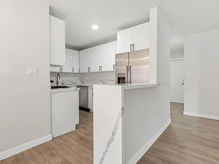Kester Apartments — Photo 25