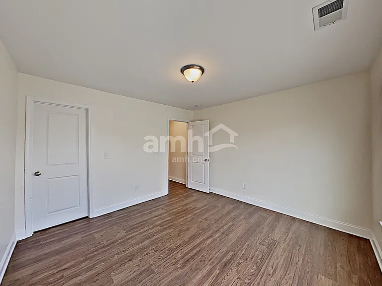 704 Sierra Ct — Photo 15