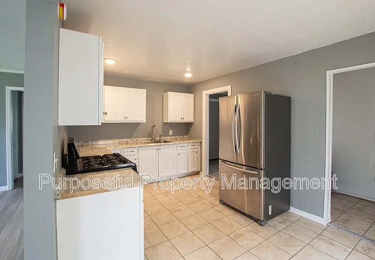 3200 SW 20th St — Photo 7
