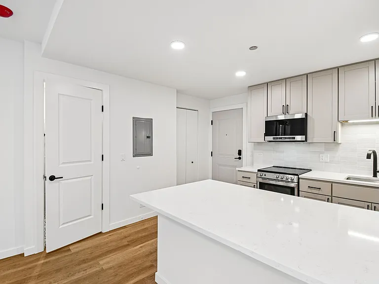 The Nest at Lincoln Park West — Photo 40