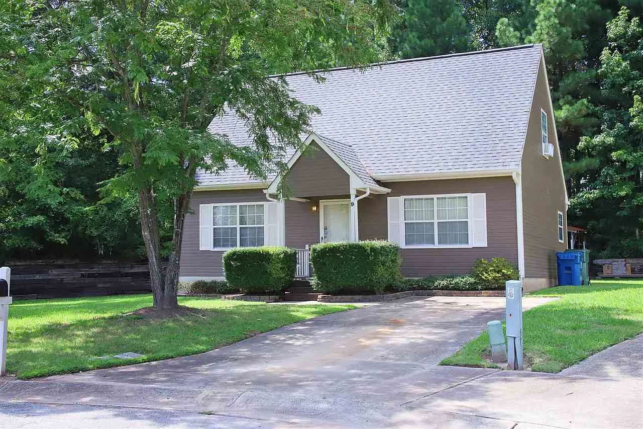 3 bed, 1377 sqft, $1,895 — Photo 1