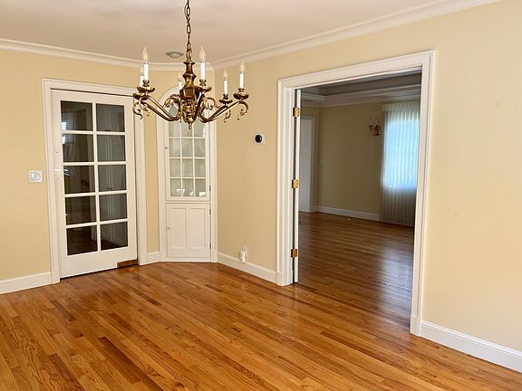 Formal dining room off living and family room