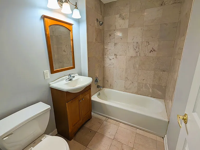 19 Market St #405 — Photo 7