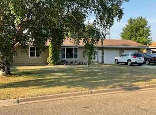 130 10th St SW, Rugby, ND 58368