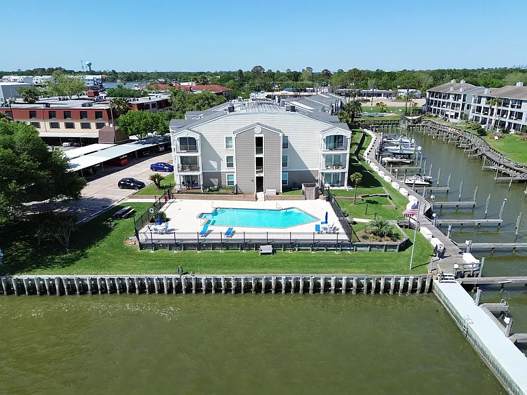 205 Yacht Club Ln #205 — Photo 3
