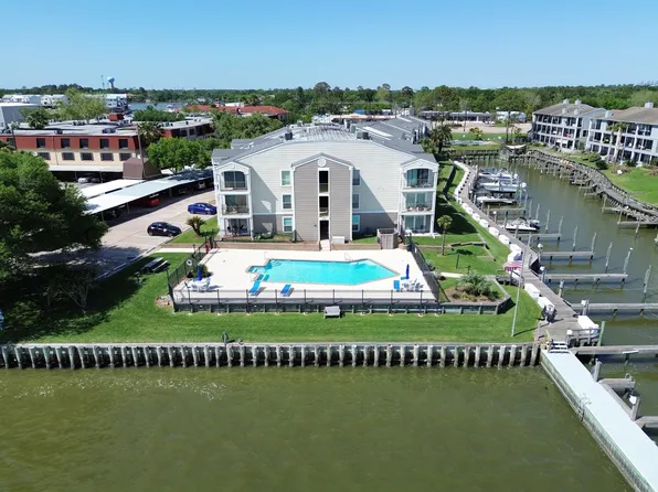 205 Yacht Club Ln #205, Seabrook, TX 77586