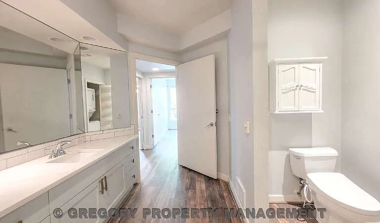 925 110th Ave NE #306 — Photo 31
