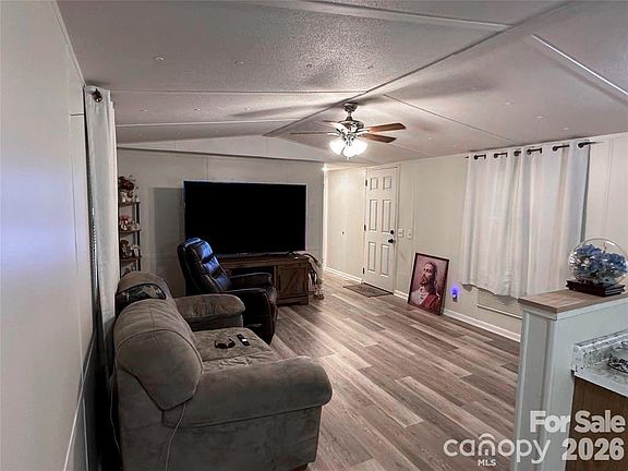 3rd image of 225 Starlight Dr