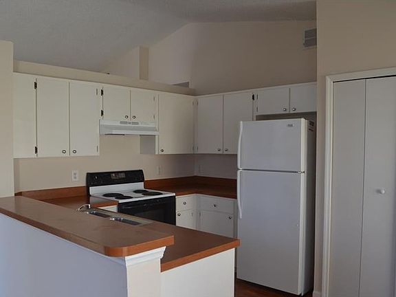 3rd image of 2427 Harbor Town Dr