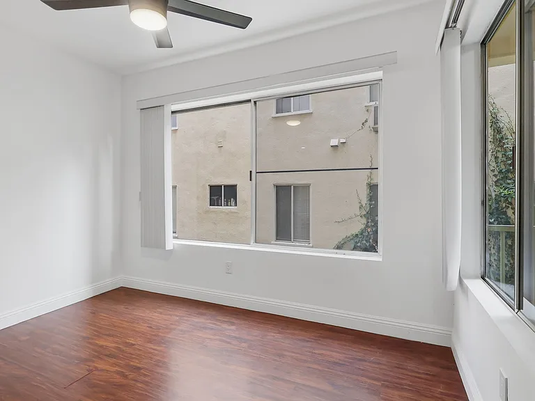 124 N Clark Dr #107 — Photo 31