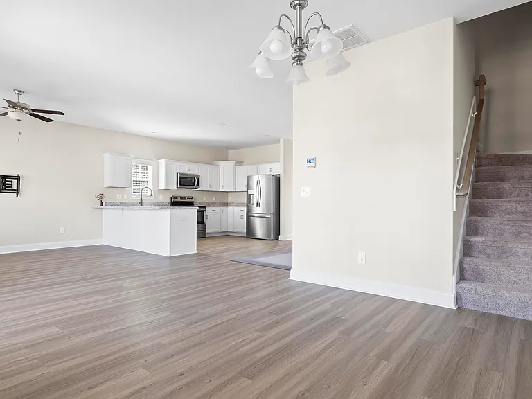 208 Broadleaf Dr — Photo 8