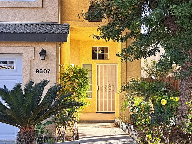 9507 Salinger St — Photo 2