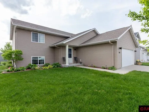704 Dogleg St, Mankato, MN 56001