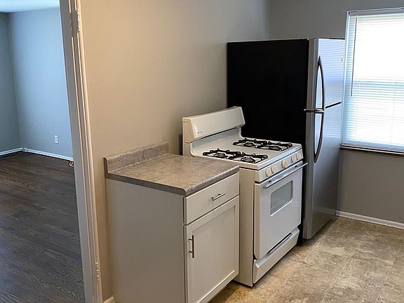 4th image of 6 W Victory Dr APT C