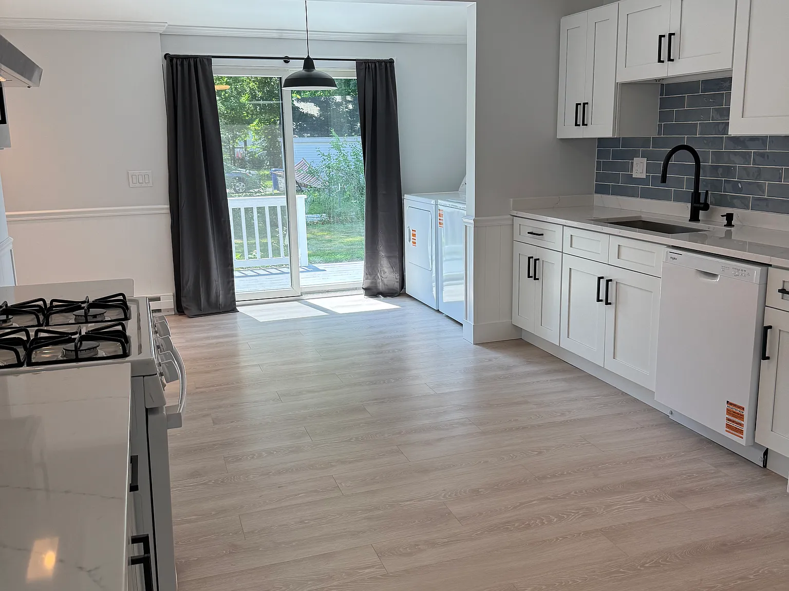 3 bed, 1400 sqft, $2,700 — Photo 2