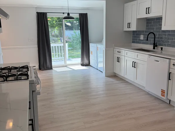 54 Holyoke St, Easthampton, MA