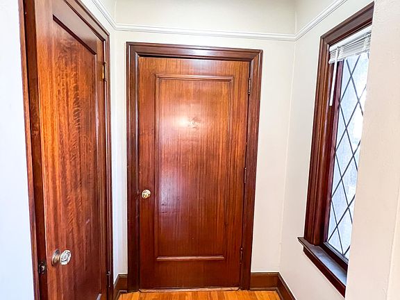 2nd image of 4403 SW Admiral Way #102
