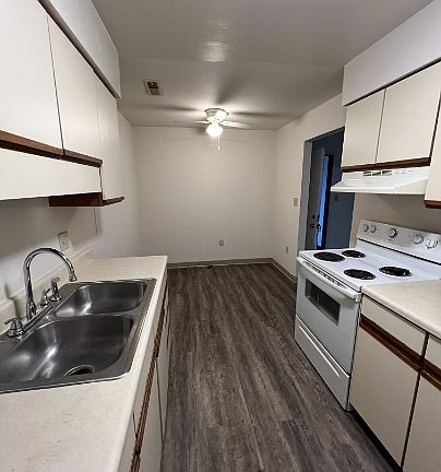 2nd image of 855 E Washington Ave #C-4