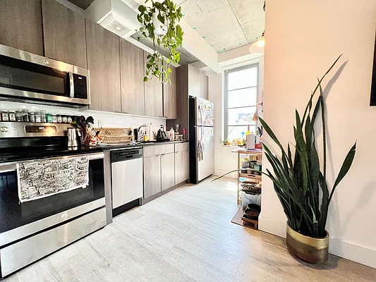 Rented by Pear NYC LLC | media 30