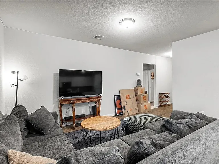 129 Jubilee Dr — Photo 6