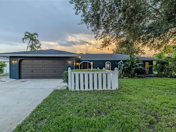 1211 64th St NW, Bradenton, FL 34209