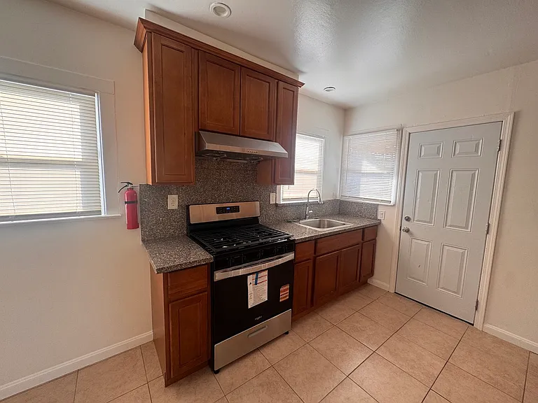 285 Sunset Blvd — Photo 17