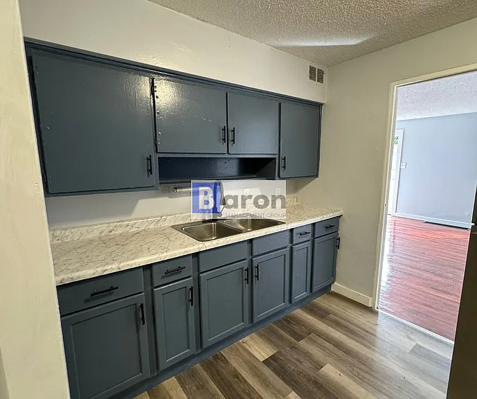 1505 N Adams St — Photo 12