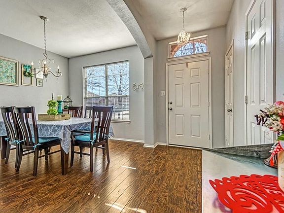3rd image of 839 Bowie Dr