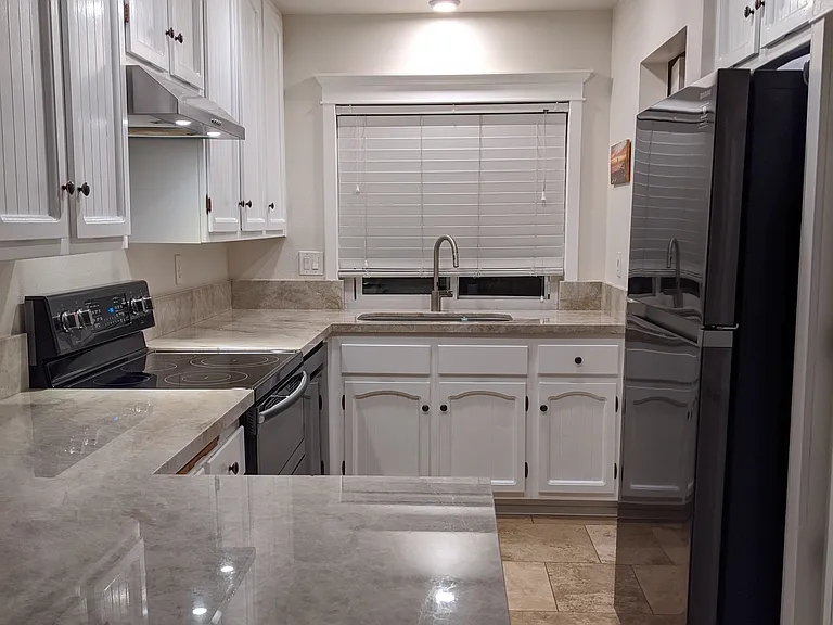 284 Cottage Grove Ln — Photo 4