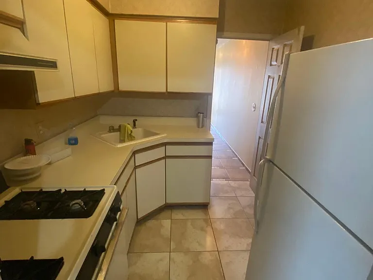 55 Tremont Ave #B — Photo 7