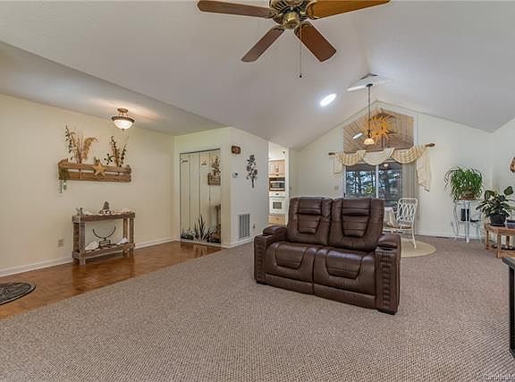4th image of 17 Chestnut Ln