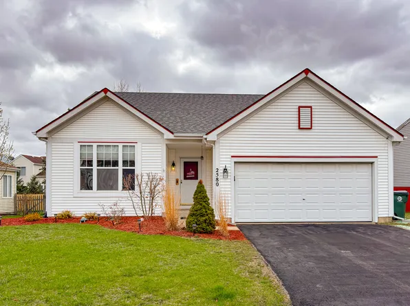 2580 N Stratford Ln, Round Lake Beach, IL 60073