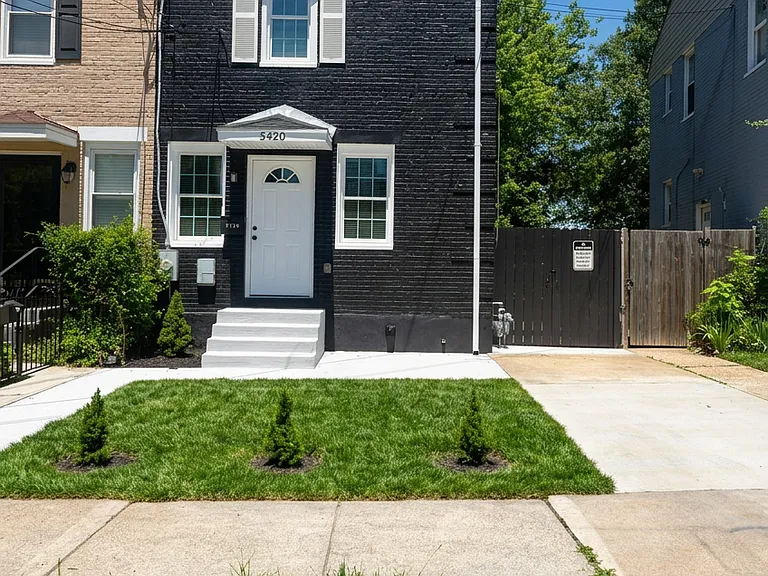 5420 B St SE — Photo 1