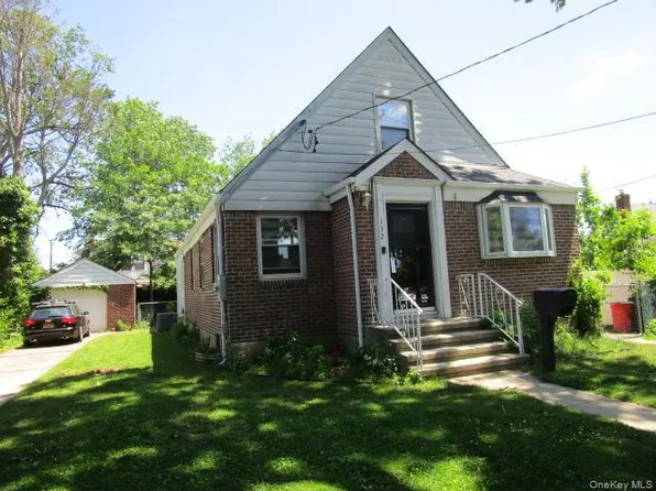 132 Wardwell Road, Mineola, NY 11501