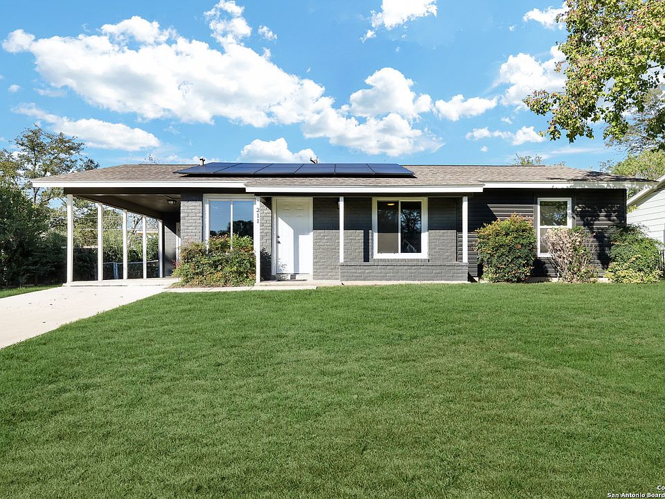 1st image of 211 Chesswood Dr