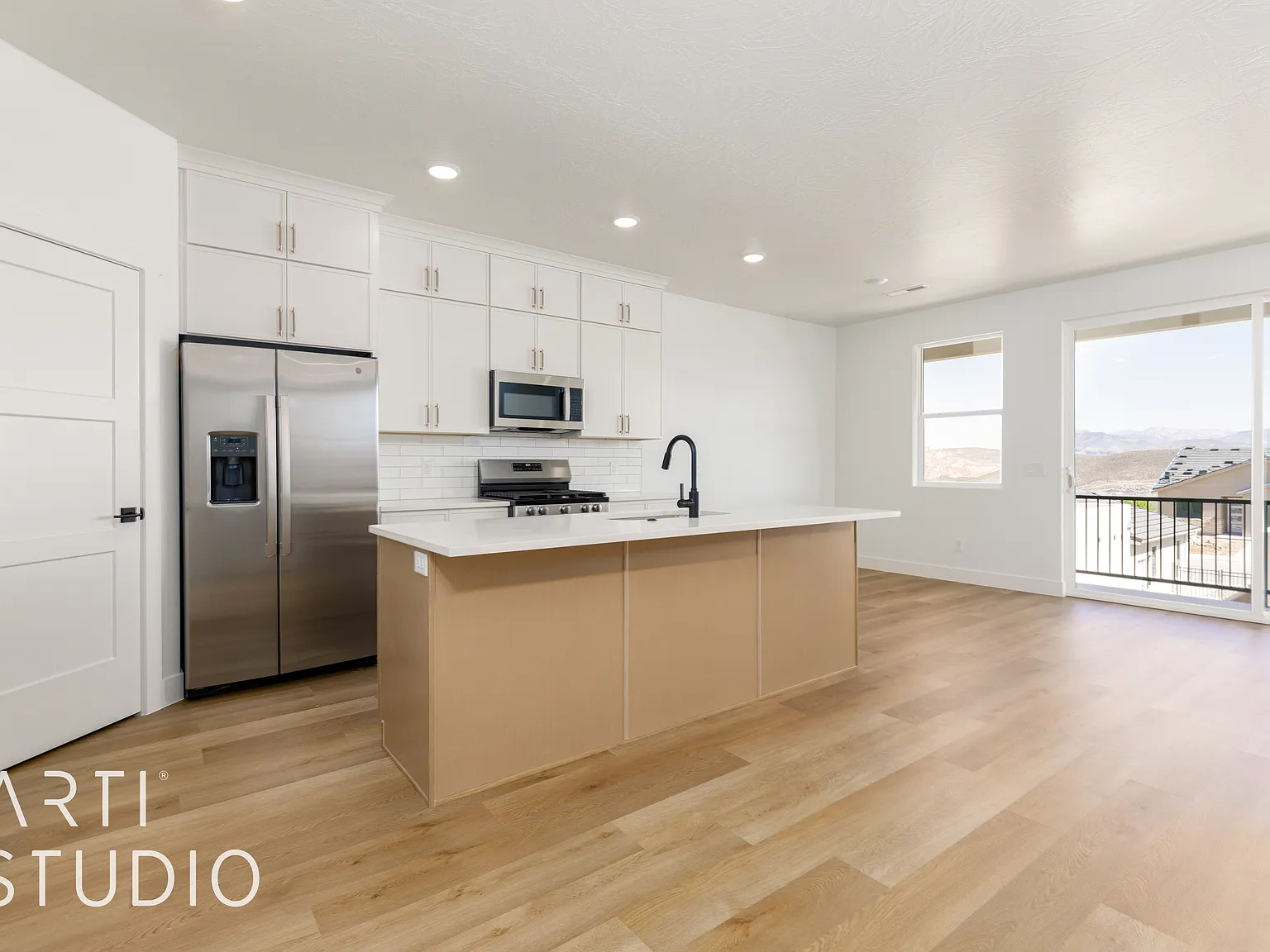 3 bed, 2.5 bath, 1804 sqft, $1,895 — Photo 4