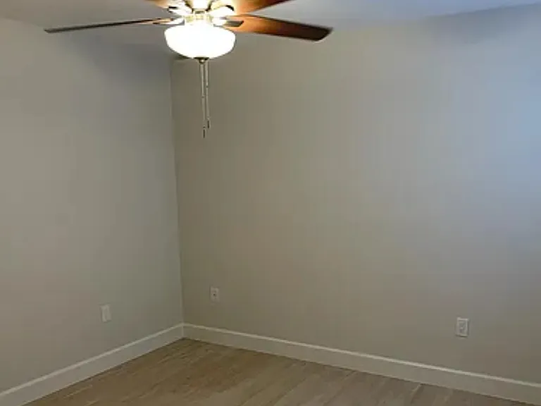 217 Scottsdale Loop — Photo 2