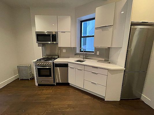 3rd image of 440 10th Ave #3F