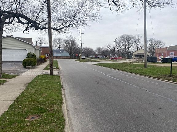4th image of 923 Jefferson Ave