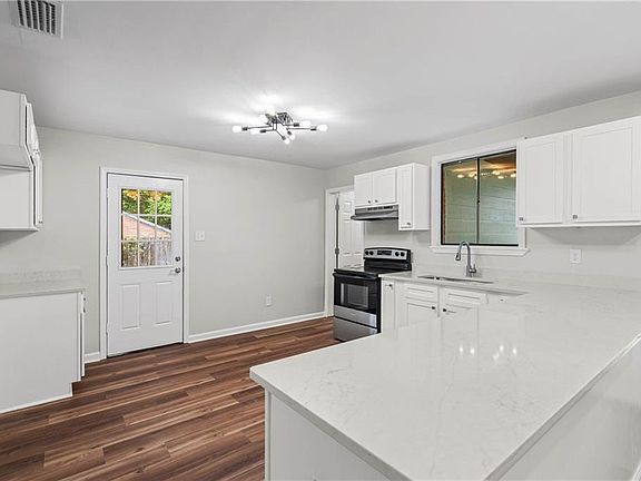 4th image of 4057 Gaylark Rd N