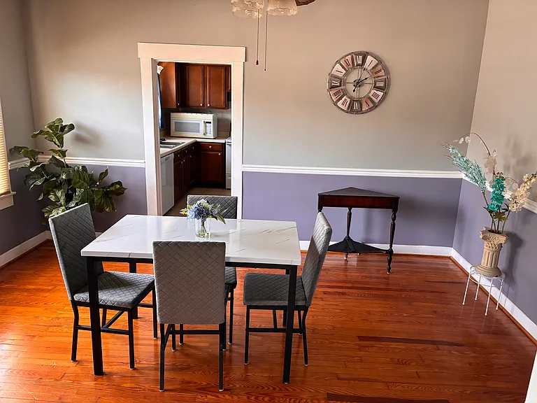 205 E Chestnut St — Photo 5