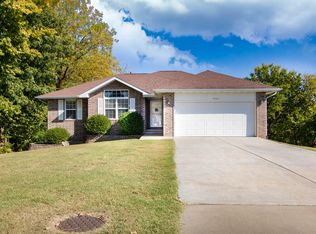 3200 S Leawood Ave, Springfield, MO 65807